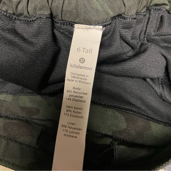Lululemon hotty hot shorts lined short black and gray camo color Size 6 Tall - Picture 2 of 5